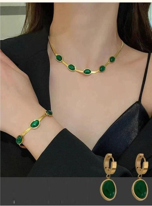 FlexiElegance Oval Green Crystal Necklace & Bracelet Set