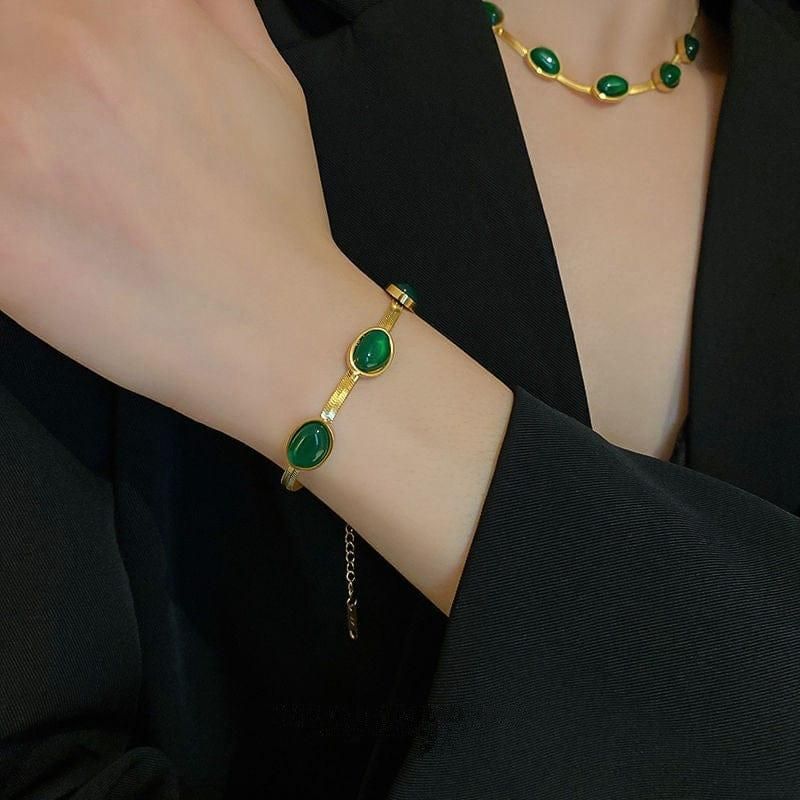 FlexiElegance Oval Green Crystal Necklace & Bracelet Set